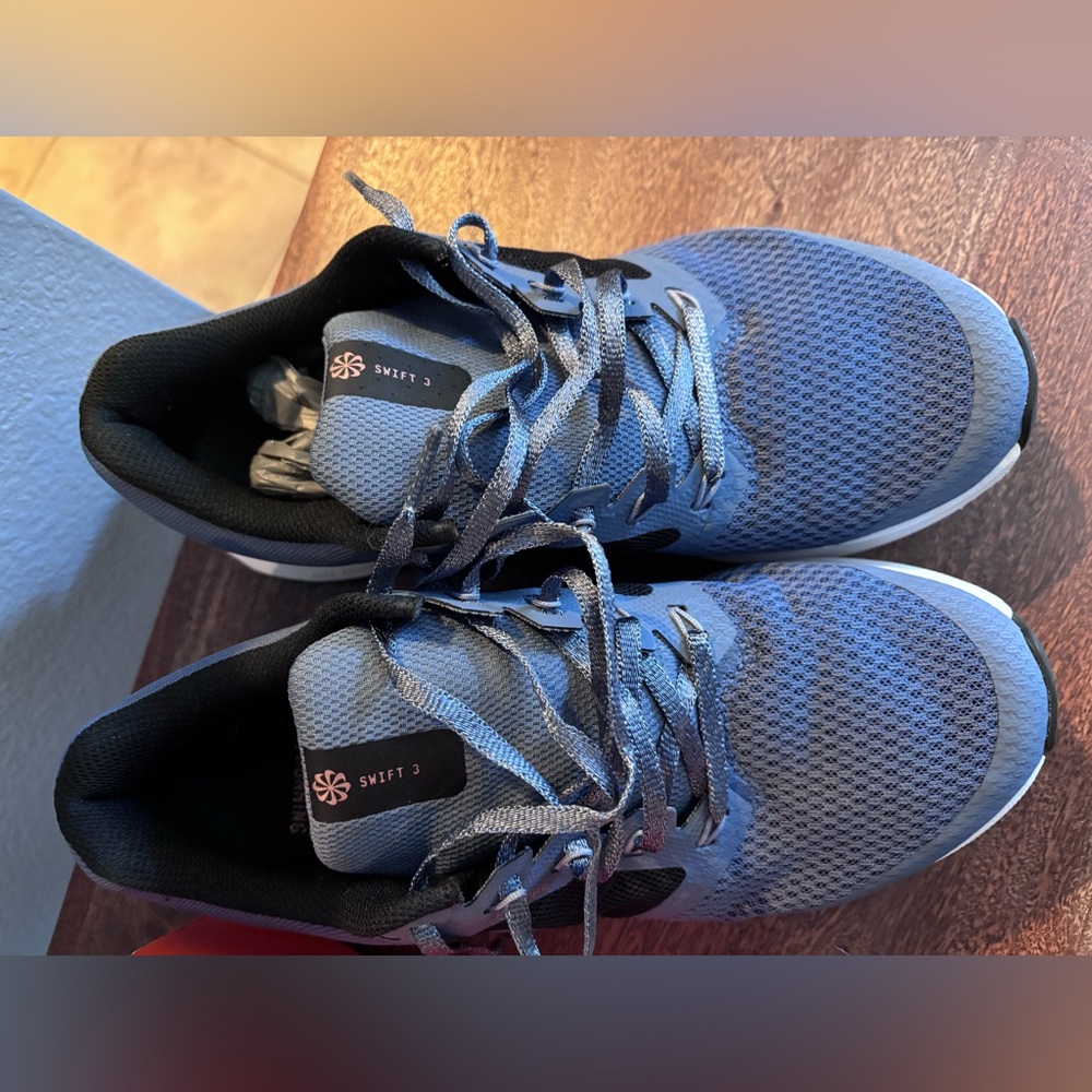 Nike Women's Navy Blue and Rose Gold Running Sneakers-SIZE 9! “RUN SWIFT 3”👏💫 - Picture 4 of 5